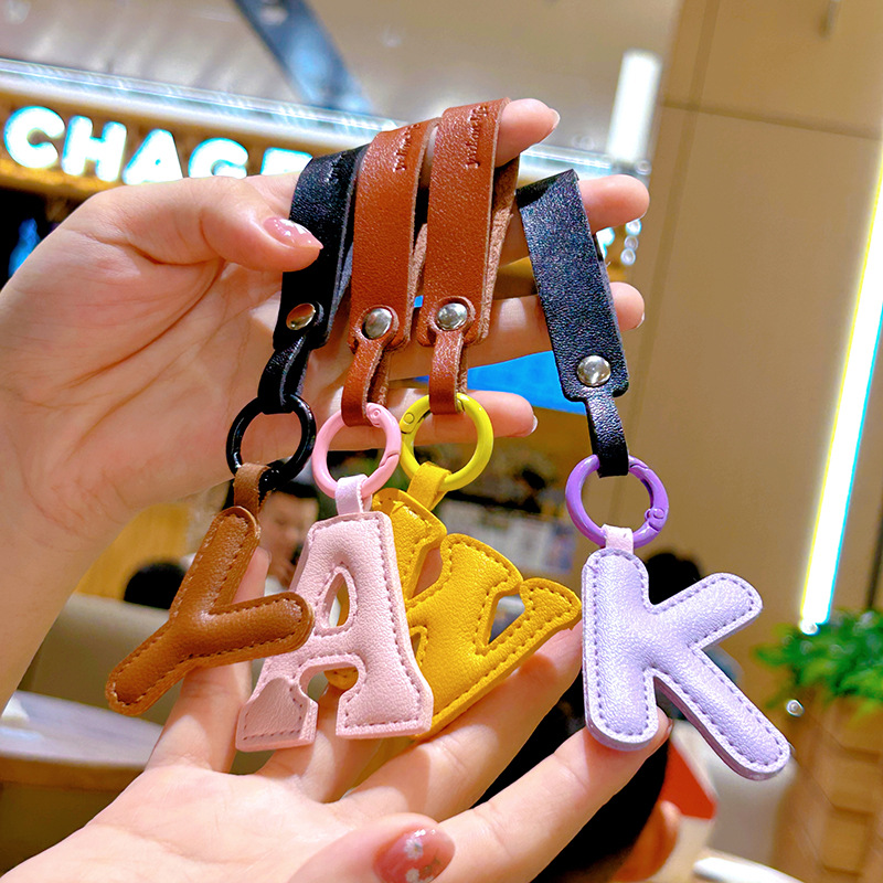 Monogram Keychain Leather - Kreatywne breloki do kluczy ze skóry