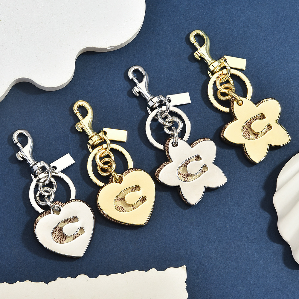 Monogram Keychain Leather - Brelok do torebki z monogramem C,