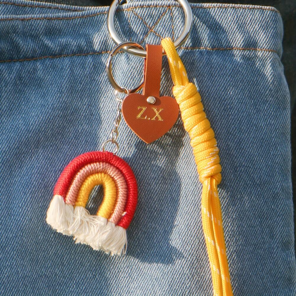 Personalizowany brelok do kluc – Monogram Keychain Leather recenzja i cena