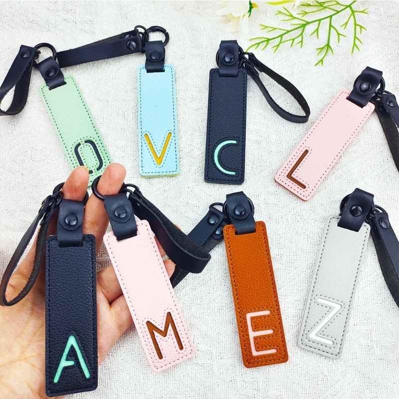 Klasyczny brelok do kluczy ze  – Monogram Keychain Leather recenzja i cena