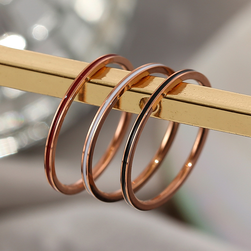 Pierścionek damski z tytanowej – Initial Ring Custom recenzja i cena