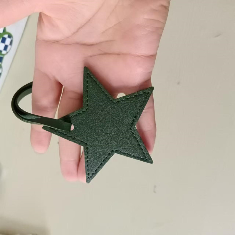 Bezpłatne inicjały pięcioramie – Monogram Keychain Leather recenzja i cena